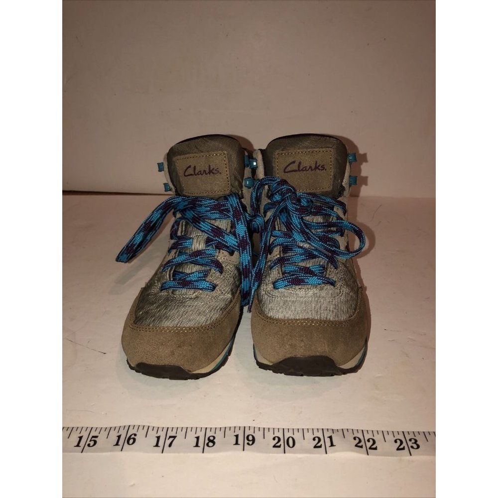 Clarks Outdoor Womans Size 9 Sneaker Hiking Camping Fishing Tennis Ankle Shoe